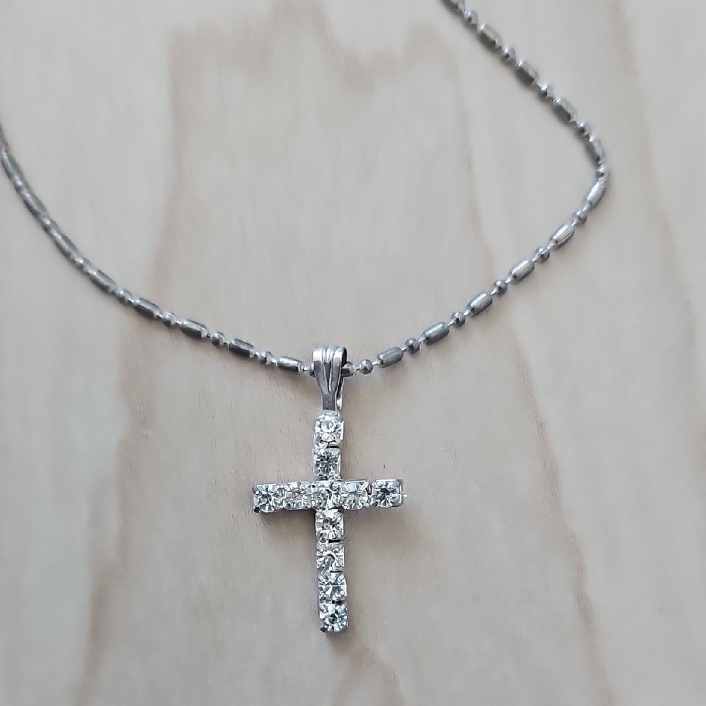 Elegant Silver Cross Pendant Necklace